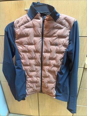 On Running women’s  Two-Tone Rust and Black Insulated Jacket